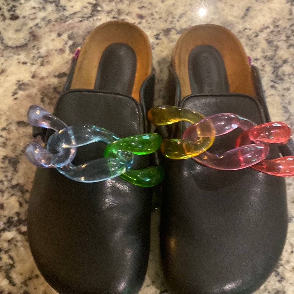 Kurt Geiger women 40.5 size conversions says 10-10 1/2 fits more like 9 1/2 -10